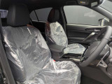 ゆったりとしてかっこいい運転席は走る喜びを感じられる快適空間です