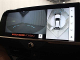 車両を上から見たような映像をディスプレイオーディオ画面に表示するパノラミックビューモニター(床下透過表示機能付)搭載。運転席からの目視だけでは見にくい、車両周辺の状況をリアルタイムで確認できます。