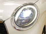 LEDヘッドライトです。デザイン性がよくとても明るいので、夜間の走行や悪天候でも安心です。しかも長寿命!
