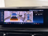 リヤ・ビュー・カメラ(予想進路表示機能付):車両後方の障害物や歩行者をコントロール・ディスプレイに表示。予想進路表示機能により、目標とする駐車スペースに十分な広さがあるか確認することができます。