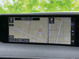 地図を広く表示し、周辺の道路や施設を画面上で確認できます。縮尺表示や目的地などの操作項目も並び、行き先を確認したいときに役立つ見やすい画面です。