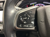 ステアリングにオーディオ操作スイッチが付いています。オーディオ画面に直接タッチしなくても操作が出来ますので、運転に集中できます。