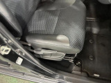 痛みの出やすい運転席シートの角、フロアマット、座面、ともに良好です