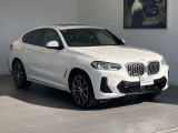 パノラマサンルーフや20インチAWを備えたX4 xDrive20d M Sport。装備充実の一台です。