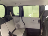 ホンダ独自の技術、センタータンクレイアウトにより、軽自動車とは思えない室内空間です。