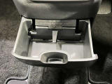 欲しいときにワンタッチで出せるドリンクホルダー★普段はすっきり収納できます★