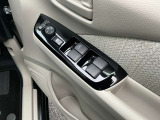 パワーウインドウスイッチ★電動格納機能付きで運転席からドアミラーの角度が調整可能です。電動格納機能付きです♪