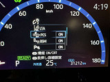 隣車線を走る車両をレーダーで検知し、ドアミラーでは確認しにくい後側方エリアに存在する車両に加え、急接近してくる車両も検知します。車両を検知するとドアミラーに搭載されたLEDインジケーターが点灯します。