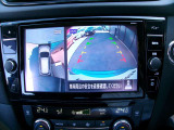 アラウンドビューモニターも装備しております。ご覧のように車体を真上か見たような映像なので、車庫入れの苦手なお客様ももうご心配いりません。