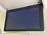 【フリップダウンモニター】大画面モニターで後席でもエンタメをお楽しみいただけます。小さなお子様にも大人気の装備です♪