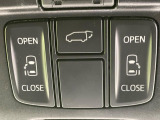 【両側パワースライドドア】スマートキーや運転席のスイッチで後席両側スライドドアの開閉が可能♪電動だから力を入れてドアを開ける必要が無く、小さなお子様でも簡単に開け閉めでき快適です♪