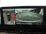 アラウンドビューモニター クルマを上空から見下ろしているかのように、視認しにくい周囲の情報を映像で提供します。クルマをスムーズに駐車させる事ができます。