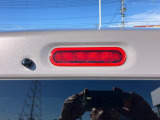 後続車からも視認性の高いハイマウントストップランプ☆