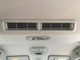リアシーリングファンからの送風により車内の空気を循環させ、エアコンの効きにくいハイルーフの車内を快適空間に出来るのも喜ばれるポイントの一つで。