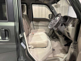運転席も広々でゆったりとした気分で運転できます☆