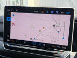 便利なスマホ連携機能( Apple CarPlay・Android Auto対応)を搭載!お手持ちのスマートフォンを接続するだけで、大画面の純正モニターに使い慣れたスマホの地図アプリや音楽アプリが映し出されます!