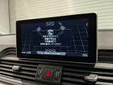 【パーキングアシスト】駐車可能なスペースを自動的に検知し、ドライバーに代わって駐車操作を行います。ドライバーは周囲の状況に注意をしながら指示を出すだけで、全ての駐車操作が自動的に完了します。