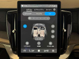 先進の エア・クオリティ・システムは車内に侵入するPM2.5微粒子を最大80%除去。外気が良くない環境でも健康的な空気で満たされたキャビンであなたとをお迎えします。外気に含まれる微粒子や花粉のレベルも確認可能