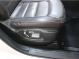 【パワーシート】電動なので、きめ細かい調整ができます!自分自身の運転姿勢に合わせた、適切なドライビングポジションが確保できます♪
