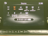 複数の音源が画面に一覧表示され、聴きたいコンテンツを選びやすい構成です。ラジオやBluetoothなど日常に合わせて使い分けられ、通勤やお出かけの車内時間を快適に過ごせます。