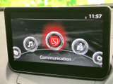 画面には音楽やナビゲーションなどのメニューが表示され、機能の選択肢をひと目で確認できます。目的に合わせて使い分けられ、日常の移動を便利にサポートします。