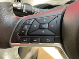 ステアリングスイッチ付きのハンドル!運転に支障をきたすことなくナビ操作が可能です!!