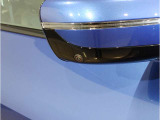 【BMWミラー】視認性の高いスタイリッシュなミラー。自動防眩機能も付いており夜間のドライビングをサポートします。