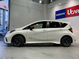 日産ディーラーならではの経験豊富な整備士が、お渡し前にきっちりと車検整備をさせていただいております。またお渡し後1ヶ月もしくは1000kmで、無料の点検整備を実施させていただきます。