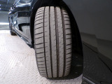 【純正アルミ】純正アルミ装備車です。走りもキビキビ見た目も格好良いです。見た目を重視する方には欲しい装備です!