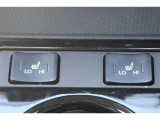 運転席と助手席にシートヒーターが付いています。