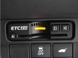 ◆ETC2.0装着◆進化したドライブ体験。料金収受システムだけだったETCが生まれ変わって、高速道路を賢く使うETC2.0に進化しました。多彩な情報サービスが便利で快適なドライブ体験を提供します。
