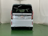 後席の窓には外から車内が見えにくくなるプライバシーガラスを採用。周りを気にせずリラックスして過ごせます