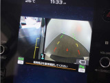 ◆サイドビュー◆サイドのカメラでは、ドライバーの視点からはピラーの陰になる部分や前後左右のウインドウの下側など、どうしても見ることができない死角をカバーします。