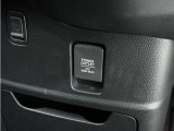 ◆12V電源ソケット◆スマートフォンの充電等にも便利な電源ソケット!使いやすい場所に装備されています。