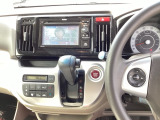 オートエアコンなので、スイッチひとつでオールシーズン快適に過ごすことができます。