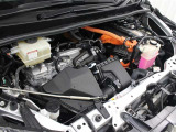2ZR-FXE型 1.8L 直4 DOHCエンジンと5JM型 交流同期電動機のハイブリッドシステム搭載、FF駆動です。