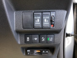 パワースライドドアの開閉はスマートキーのリモコンやドアノブは勿論、運転席側のスイッチ操作でも開閉ができ、安全・簡単です。