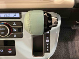 安全・安心な走行のために、納車前にダイハツのクルマを知り尽くしたエキスパートが基本性能に関わる機能や状態を徹底的に点検。消耗部品の交換など法定12ヶ月点検相当の点検・整備を実施しております。