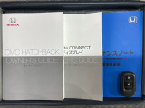 スマートキーは鍵をバッグに入れたままでもドアロックの開閉やエンジンのON・OFFができます。夜間や雨の日も鍵を探さなくて良いので便利です。