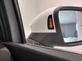 【トラベルアシスト】車間距離と車速を設定するだけで前車に追従。アクセルやブレーキ、ハンドル操作もサポートしてくれるので長距離運転もラクラクです。