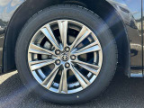 純正アルミホイール 235/50R18