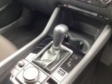 アクセルペダルを踏み込む量や速さに応じて変速パターンをし、人馬一体の運転感覚を発揮してくれる6速オートマ!