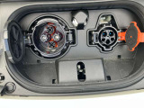 急速充電用と200V用充電口