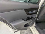 パワーウィンドウのスイッチですよ。運転席に居ながら窓を開け閉めのコントロールできます。