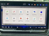 「Discover Pro Max」搭載。15インチ大型タッチスクリーンを採用し、快適な操作性を実現。地図スクロールのレスポンスも向上しています。