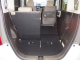 ◆◆間口部が広くて荷物の積み込みも楽に出来ますね!荷物によって片側のみシートを倒して荷室を広く使うことも可能な使い勝手の良い作りです☆