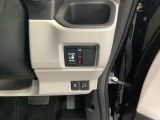 助手席側パワースライドドアです。リモコンや運転席のスイッチ操作でラクラク自動開閉。