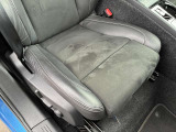 快適なショールームにて、お車選びのお手伝いから、ご購入後の整備待ちまで、ご対応致します。
