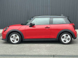 【MINI NEXT 認定中古車】安心の保証プログラムや延長保証など、MINI NEXT車両をご購入いただいたオーナーの皆様に、より快適なMINIライフを楽しんでいただくためのユニークなサービスをご用意しております。