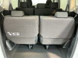 載せるものに合わせて、自由自在にシートを調整。長めの荷物も、大きな買い物も、工夫次第でスッキリ収まります。使い方次第で楽しみが広がる空間です。